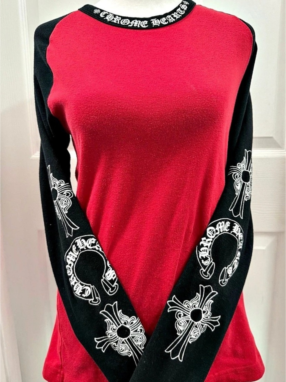Chrome Hearts Horseshoe Cross Red & Black Long Sleeve Raglan Tee Long Sleeve Uni